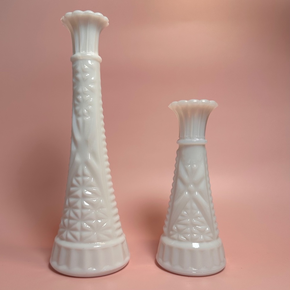 Vintage Milk Glass Tapered Vases – Set of 2 – Geometric Diamond Pattern 🤍✨